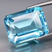 Gorgeous 8.21ct emerald cut Topaz