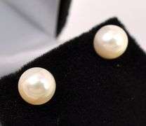Admirable Pearl Earrings In 14K Yellow Gold