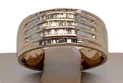 14K YELLOW GOLD VINTAGE RING WITH DIAMONDS