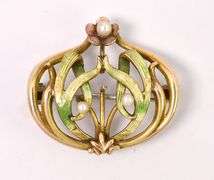 Elegant Flower Pin In Yellow Gold