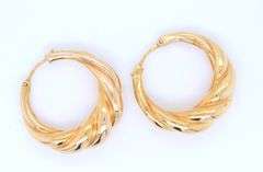 Beauitful 18kt Yellow Gold Twisted Hoop Earrings