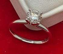 CERTIFIED BRAND NEW 14K WHITE GOLD AND DIAMOND SOLITAIRE RING. 0.96 CARAT