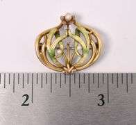 Elegant Flower Pin In Yellow Gold