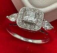 CERTIFIED 14K WHITE GOLD AND DIAMOND RING. 1.12 CARAT.