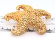 Gorgeous Yellow Gold Starfish Brooch