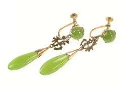 18K Yellow Gold 1960's Nephrite Chinese Screw Back Dangle Earrings