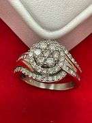 CERTIFIED LADIES 14K GOLD AND DIAMOND CLUSTER RING