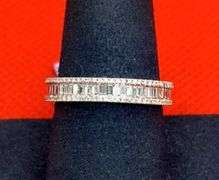 STUNNING BAGUETTE WEDDING BAND 