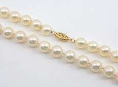 Lovely lustrous Strand of Cultured Pearls