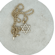 14K YELLOW GOLD SPARKLING STAR PENDANT NECKLACE