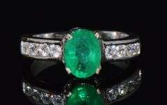 Beautiful 18kt Solid White Gold, Emerald, & Diamond Ring