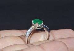 Beautiful 18kt Solid White Gold, Emerald, & Diamond Ring