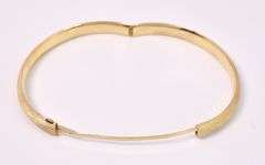 Delightful Leaf Bangle Bracelet In 14K Yellow Gold
