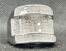 THICK 14K WHITE GOLD CURVED DIAMOND RING WITH ROUND AND PRINCESS CUT (2.00 C.T. T.W.)