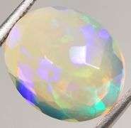 Wonderful glittering 2.61ct faceted Jelly Opal