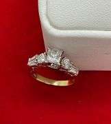 CERTIFIED LADIES 18K WHITE GOLD AND DIAMOND RING