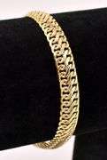 Beautiful Figure 8 Chain Bracelet With Diamonds In 14K Yellow Gold