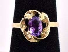 Beauteous Purple Amethyst Ring In Yellow Gold