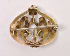 Elegant Flower Pin In Yellow Gold