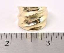 Exquisite 14K Yellow Gold Ring