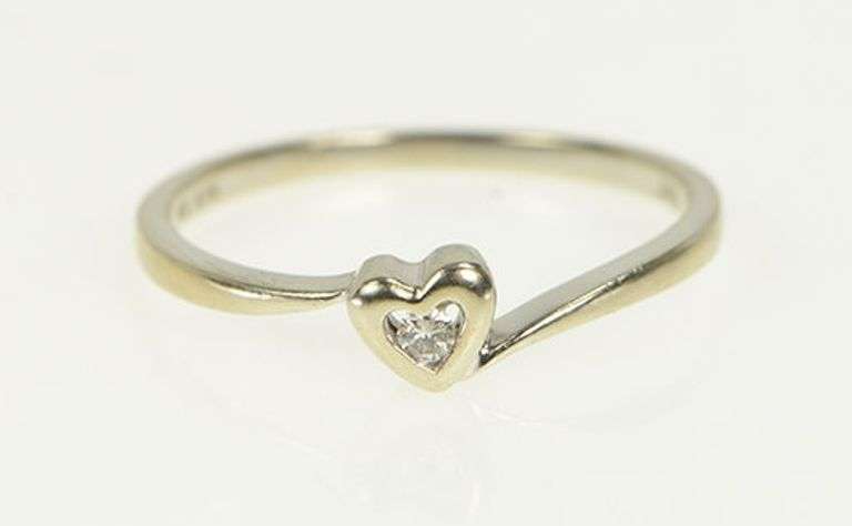 10K White Gold Diamond Heart Love Solitaire Promise Classic Ring