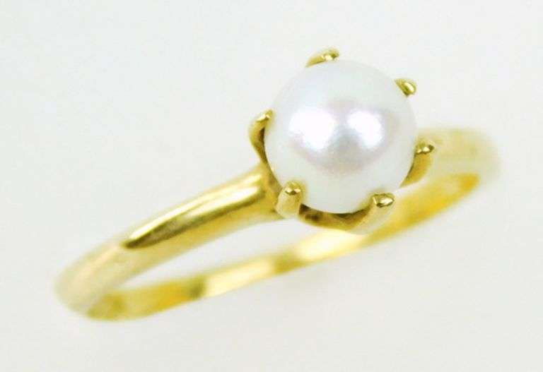 Pretty Vintage 10K Pearl Ring