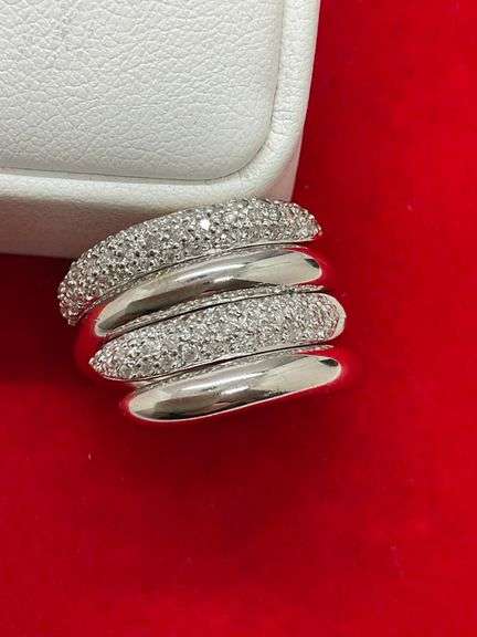 VVVV-14K WHITE GOLD AND DIAMOND UNIQUE BAND/RING