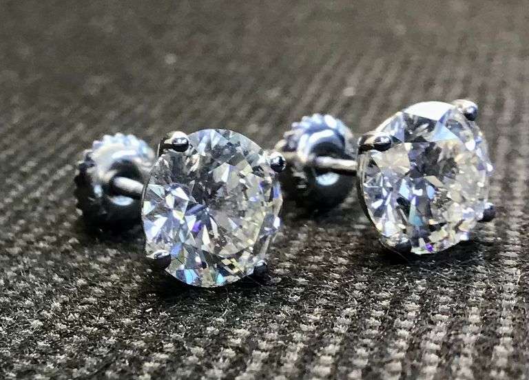 TIMELESS 14K WHITE GOLD SINGULAR DIAMOND STUD EARRINGS