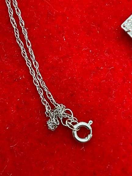 CERTIFIED BRAND NEW 14K WHITE GOLD AND DIAMOND PENDANT WITH CHAIN