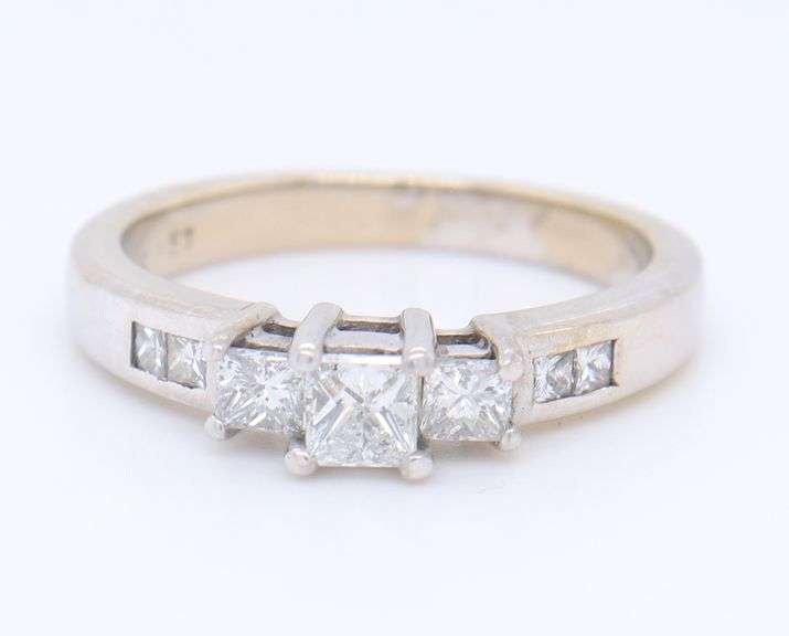 Fantastic White Gold 0.57ctw Princess Cut Diamond Engagement Ring
