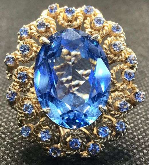 GORGEOUS VINTAGE 14K YELLOW GOLD RING WITH LARGE OVAL AND SKY BLUE STONES