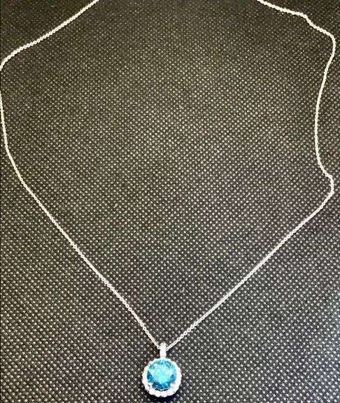 MAGNIFICENT 14K WHITE GOLD BLUE AND WHITE DIAMOND PENDANT NECKLACE