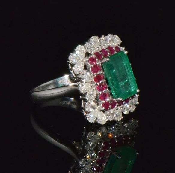 18KT SOLID WHITE GOLD, EMERALD, RUBY, AND DIAMOND RING!