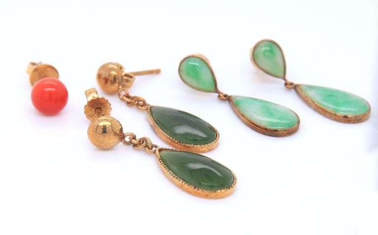 2 Pairs of Green Jade Dangle Earrings in Yellow Gold