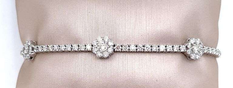 4 CARAT! DIAMOND TENNIS BRACELET WITH 3 DIAMOND FLOWERS