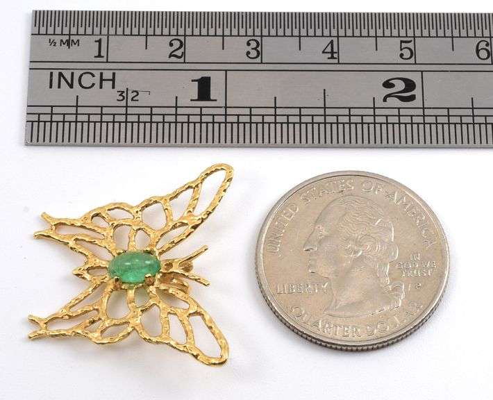 Nice Butterfly Pendant with Emerald