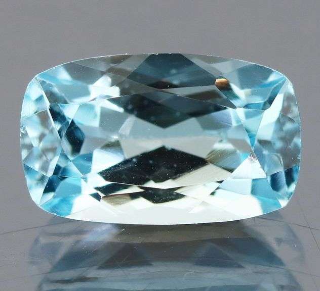 Full sparkle! 5ct vivid sky blue Topaz