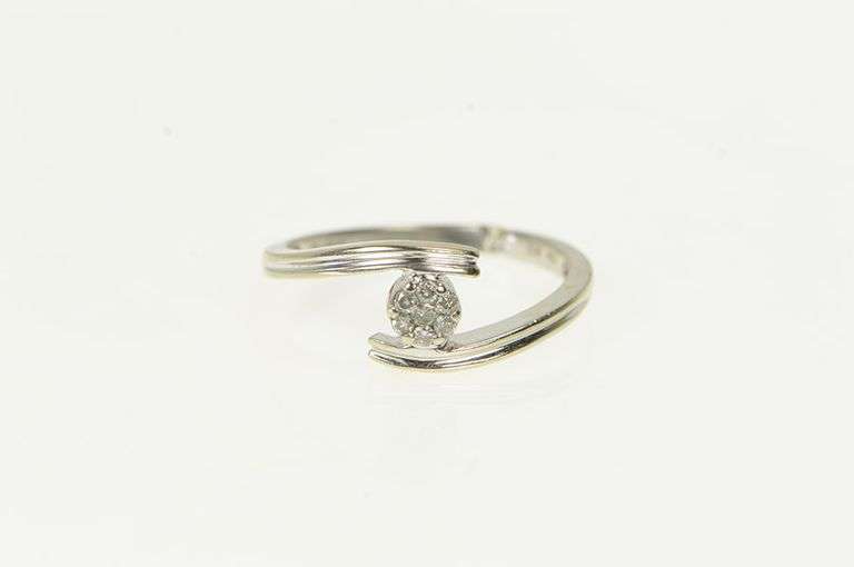 10K White Gold Diamond Round Flower Cluster Promise Ring