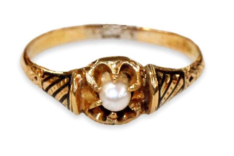 Endearing Vintage Pearl Ring