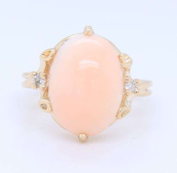 Powerful Yellow Gold Diamond and oval Cab Coral Ring
