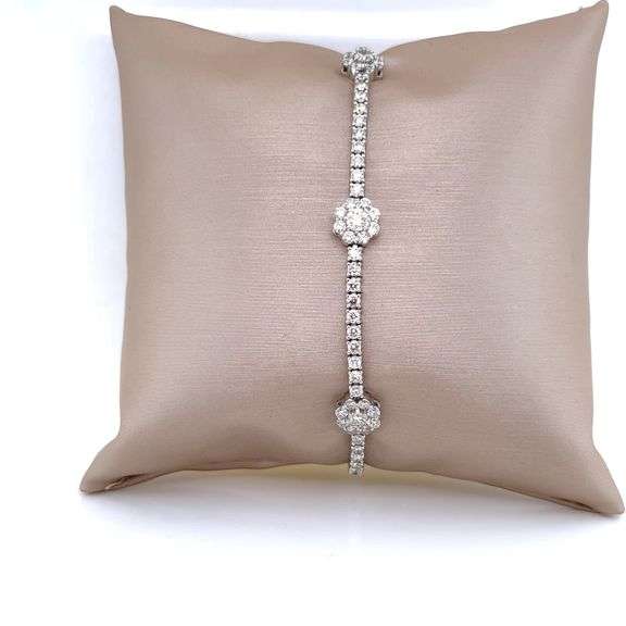 4 CARAT! DIAMOND TENNIS BRACELET WITH 3 DIAMOND FLOWERS
