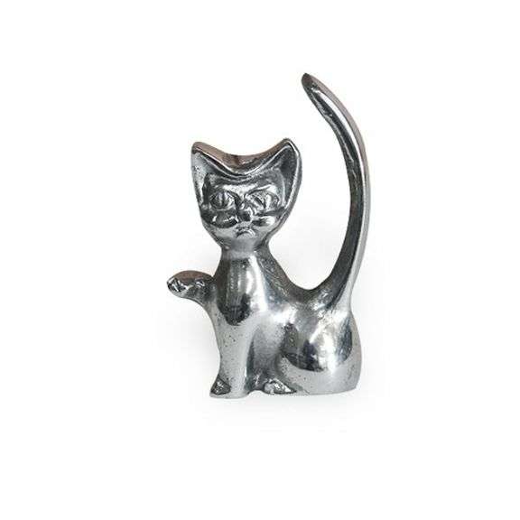 Sleek Animal Ring Holders: Minimalist Chic