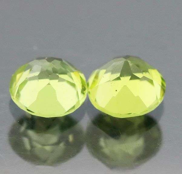 Gorgeous 1.22ct heavy flashing Peridot pair