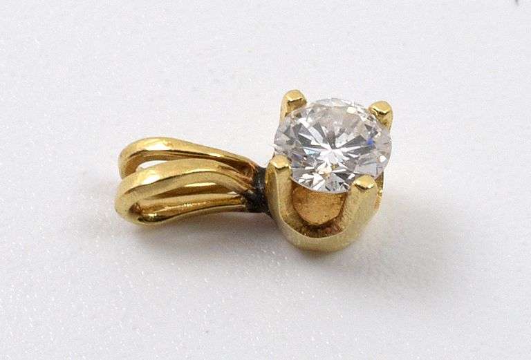 Sweet 1/5 Carat Diamond Pendant