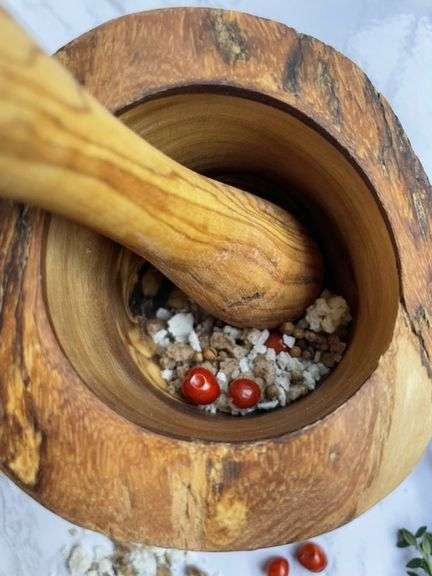 Rustic Olive Wood Grinder: Timeless Craftsmanship