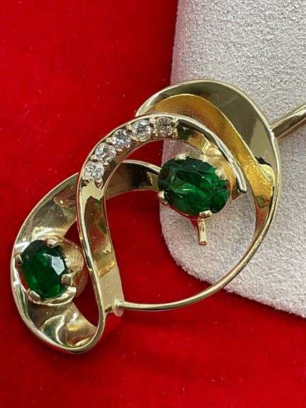 CERTIFIED BRAND NEW 14K YELLOW GOLD DIAMOND AND EMERALD PENDANT