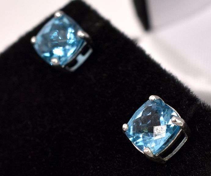 Sparkling Blue Topaz Stud Earrings in White Gold