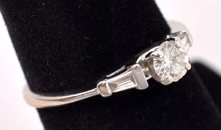 Admirable Diamond Ring in 14K White Gold