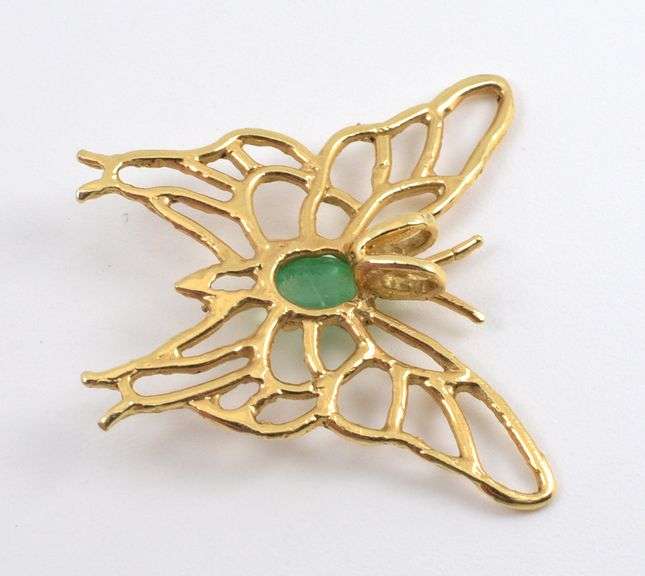 Nice Butterfly Pendant with Emerald
