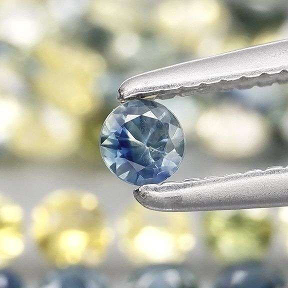 Fantastic 4.32ct diamond cut blue and yellow Sapphire set